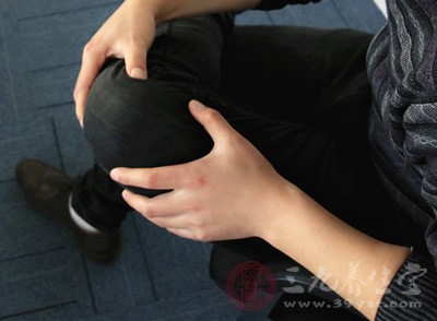 不适应骨刺的出现，人就会不舒服