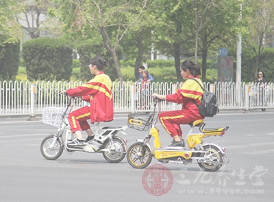 现在的孩子由于社会竞争激烈，父母的期望值过高，容易有很大的精神压力