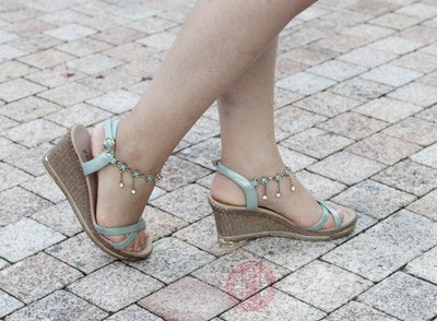 天天穿高跟鞋的时尚丽人 天天穿高跟鞋的时尚丽人