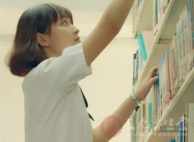 想要减肥的人可以通过读书、绘画、练字、写作、演算数学、学习技术等方法