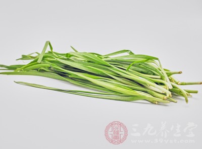 韭菜含有較多的粗纖維，能促進(jìn)胃腸蠕動(dòng)，可有效預(yù)防習(xí)慣性便秘和腸癌