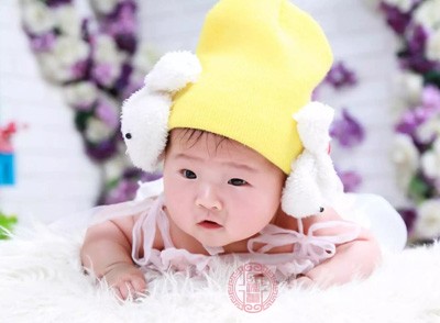 婴幼儿的发热、出诊、断奶时应加强护理