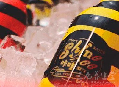 喝完这个饮料之后,整个人都会觉得很精神 喝完这个饮料之后,整个人都会觉得很精神