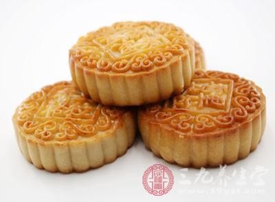 买月饼的地方很多,但有人不放心月饼的质量,很多朋友都会选择熟悉的月饼店 买月饼的地方很多,但有人不放心月饼的质量,很多朋友都会选择熟悉的月饼店