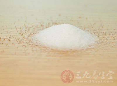 控制鈉鹽攝入量有利于降低和穩(wěn)定血壓，在飲食中應(yīng)減少烹調(diào)用鹽，每人每日以不超過6g為宜