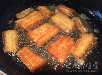 尽可能做到不吃任何油炸食物和油腻食物