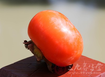 螃蟹、柿子都是秋天都可以吃到的兩種食物，但這兩樣食物卻不能一起吃