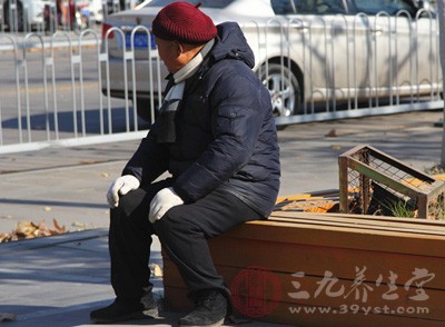 或是保暖過度包在厚重的棉被里都很有可能引發(fā)蕁麻疹