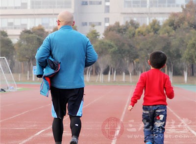 有氧運(yùn)動能幫助減肥，游泳、慢跑這些運(yùn)動不僅能健身，還能幫忙燃燒脂肪