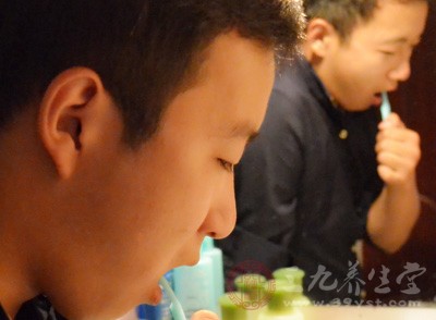 有调查显示，超过六成以上的人都没掌握正确的刷牙方法