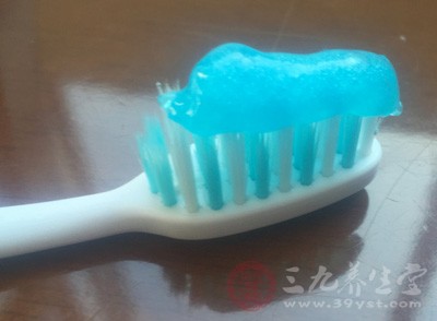 牙膏可以洗脸吗 这样用牙膏竟能祛痘 - 民福康