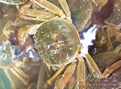 螃蟹和葡萄能一起吃吗 吃螃蟹需要注意什么