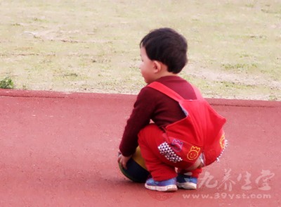 孩子流鼻血怎么回事 孩子流鼻血怎么快速止血