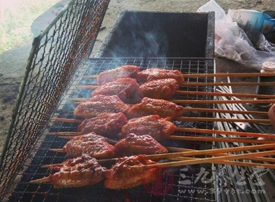 平日喜好火鍋麻辣燙燒烤等朋友就應(yīng)該合理均衡的飲食