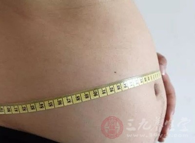 高膽固醇的食物，如心臟、肝臟和其他動物內(nèi)臟。膽固醇過多攝入體內(nèi)，引起總膽固醇高，這是導(dǎo)致高總膽固醇的原因之一