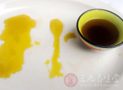 放一點(diǎn)鹽和幾滴油，