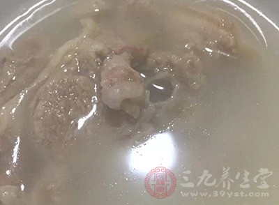 汤的功效：增加胃肠蠕动，消赊浮肿，羊肉能补肾