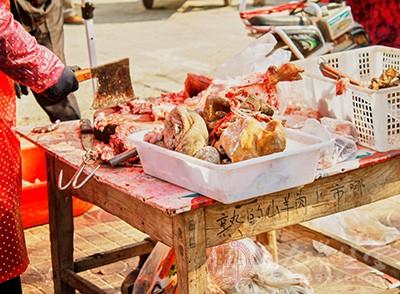 冬季吃羊肉暖身。冬天多吃羊肉可以抵御寒冷