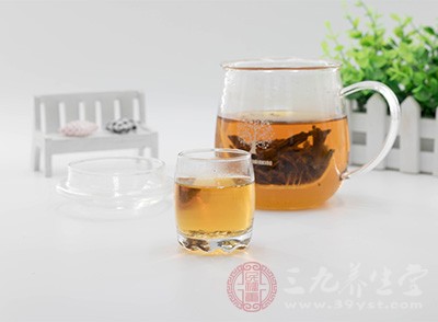 紅茶中含有豐富的酸素，該元素可阻止毛細(xì)血管出血