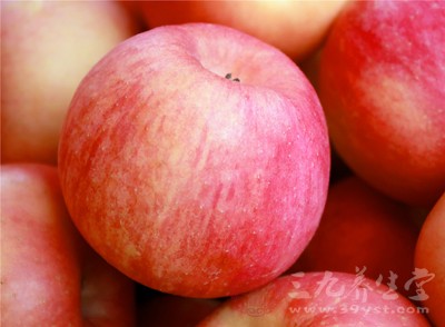 莲藕苹果排骨汤既可补充优质蛋白质