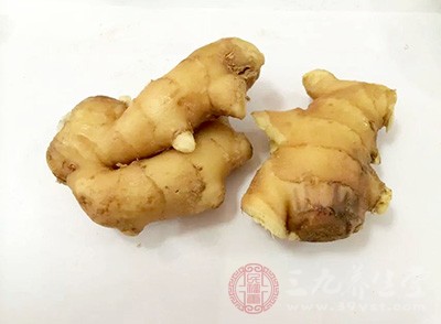 生姜可舒緩消化系統(tǒng)、放松消化道肌肉，減輕腹部脹氣