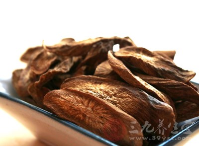 牛蒡的肉质根含有丰富的营养价值。每l00克鲜菜中含水分约87克，蛋白质4.1-4.7克