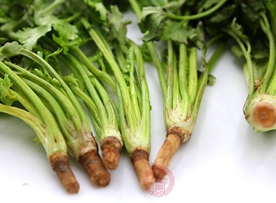 孕媽食用香菜不僅能夠增強(qiáng)免疫力，還有一定的預(yù)防和治療感冒的作用