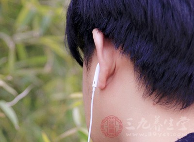 长期戴耳机的危害 如何减少戴耳机的伤害