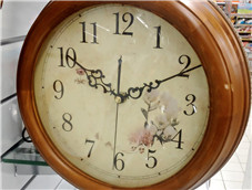 木制的复古钟表