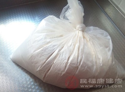 依法对该批食品袋进行扣押 依法对该批食品袋进行扣押