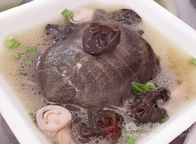 　吃完雞蛋后吃鱉肉也會(huì)導(dǎo)致食物中毒