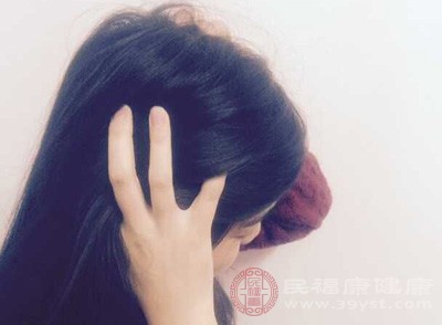 女人喝酵素能夠幫助緩解經(jīng)前綜合癥