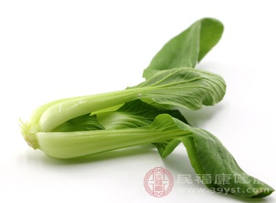 油菜心分別用開水焯過