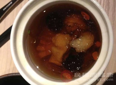 勾薄芡、點香油，均勻的撒在油菜上即可