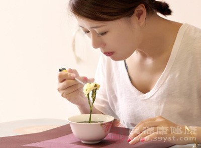 可先通过调整饮食