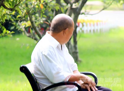 防止冠心病花生油中含大量的亞油酸，這種物質(zhì)可使人體內(nèi)膽固醇分解為膽汁酸排出體外