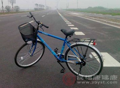 孕婦好不要貿(mào)然乘坐摩托車、快艇或騎腳踏車，寧可少玩一點，但求安全第一