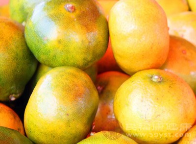 尽管柑橘类的水果里90%都是水分，但其中仍然富含维生素C、叶酸和大量的纤维