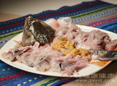 墮胎后，應(yīng)多吃些魚類、肉類、蛋類、豆類制品蛋白質(zhì)豐富的食品和富含維生素的新鮮蔬菜，以加快身體的康復(fù)