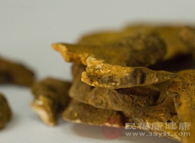 白術(shù)對絮狀表皮癬菌，星形權(quán)卡氏菌和腦膜炎球菌有抑制作用