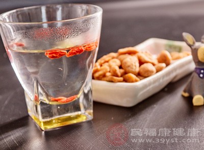 蜂蜜水的正確喝法 食用蜂蜜水記住這些禁忌