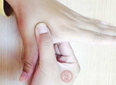 手指关节痛是怎么回事 手指关节痛怎么做好(2