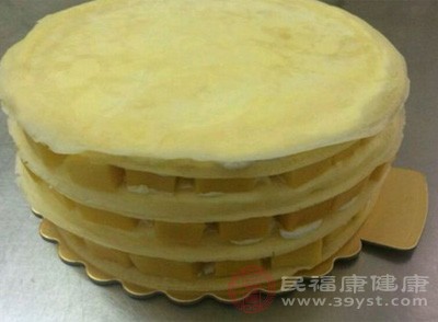 吃了两口才发现蛋糕上面的霉点 吃了两口才发现蛋糕上面的霉点