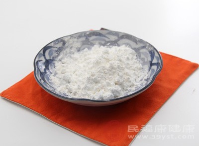 面團(tuán)排氣完成之后，做成饅頭的形狀，這個(gè)時(shí)候不要急用蒸，放入籠屜內(nèi)