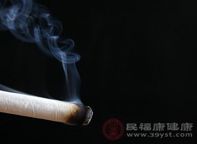 一般在艾灸之前后，都要喝一杯温白开水，有利于灸后排毒