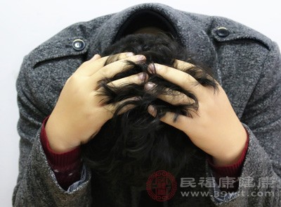 患者有长达20余年的间歇性头痛病史 患者有长达20余年的间歇性头痛病史