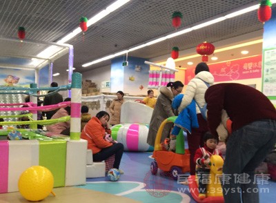 自闭症是如何造成的 这些因素会导致孩子自闭