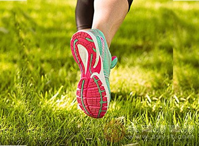 脚出汗是什么原因 治疗脚出汗的小偏方