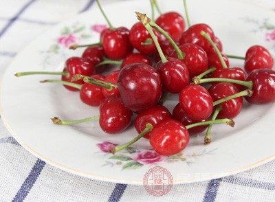 多吃一些富含铁元素的食品 多吃一些富含铁元素的食品