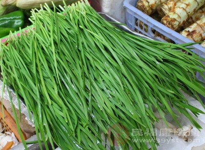 不要吃粗糙食物,如韭菜、芹菜、硬米飯等